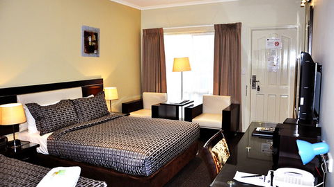 BEST WESTERN Airport Motel And Convention Centre - Holiday Find 3