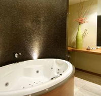 Hepburn Spa Pavilions - Saffron - Holiday Find