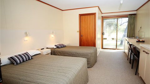 Deniliquin Golf Leisure Resort - Holiday Find 4