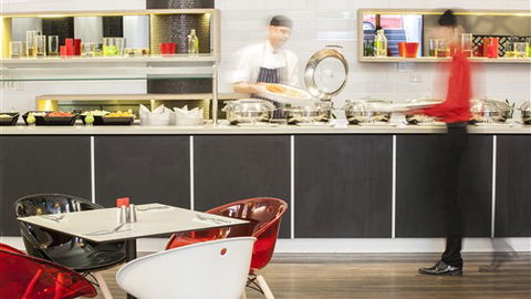 Ibis Melbourne Hotel And Apartments - Holiday Find 2
