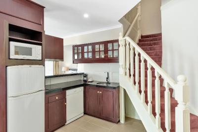 Canterbury International Hotel - Holiday Find 2