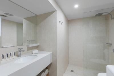 Canterbury International Hotel - Holiday Find 3