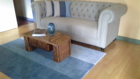 Blue House At Mountainside Wines - Holiday Find 0