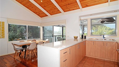 Barrakee Beach House - Anglesea - Holiday Find 1