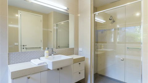 Serenity Torquay Ocean View: Luxury Beachfront - Holiday Find 2