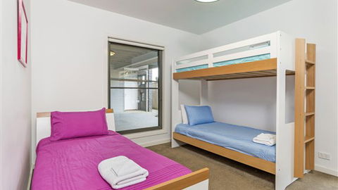 Serenity Torquay Ocean View: Luxury Beachfront - Holiday Find 3