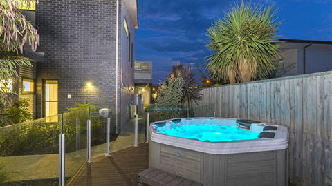 Serenity Torquay Ocean View: Luxury Beachfront - Holiday Find 5