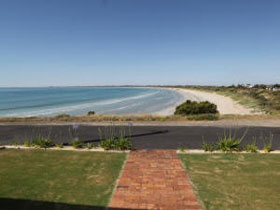 Beachside Cottage - Holiday Find 1