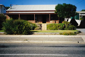 Botts Beach Retreat - Holiday Find 1