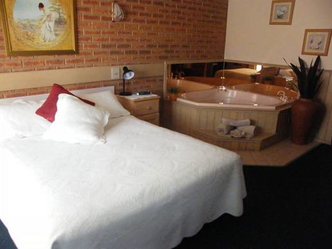 BEST WESTERN Colonial Motor Inn Bairnsdale - Holiday Find 1
