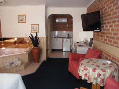 BEST WESTERN Colonial Motor Inn Bairnsdale - Holiday Find 3