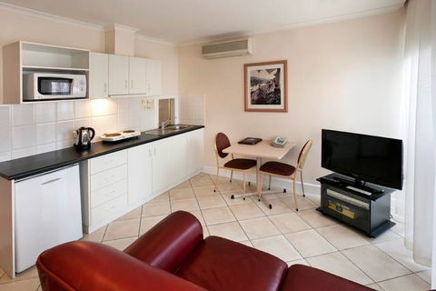 BEST WESTERN Ensenada Motor Inn & Suites - Holiday Find 1
