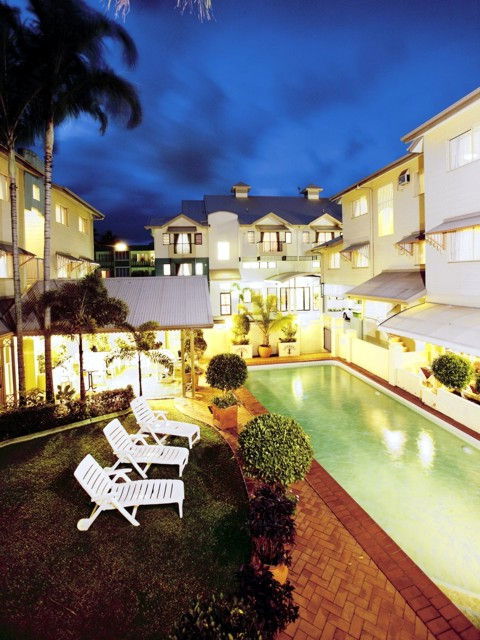 Cairns Queens Court - Holiday Find 1