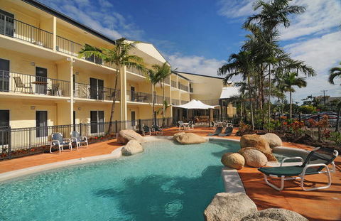 Cairns Queenslander Hotel & Apartments - Holiday Find 0