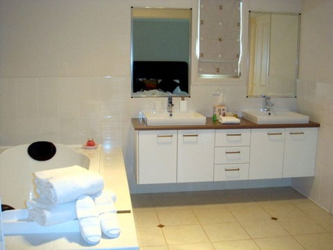 Camelot Boutique Accommodation - Holiday Find 3