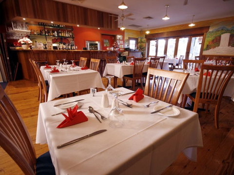 Colonial Motel - Holiday Find 2