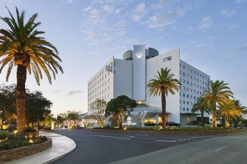 Crown Promenade Perth - Holiday Find 0
