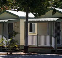 Emerald Cabin  Caravan Village - Holiday Find