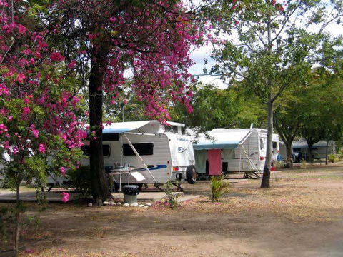 Emerald Cabin & Caravan Village - Holiday Find 3