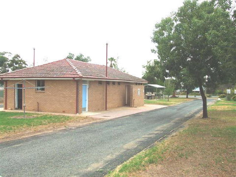 Grenfell Caravan Park - Holiday Find 3