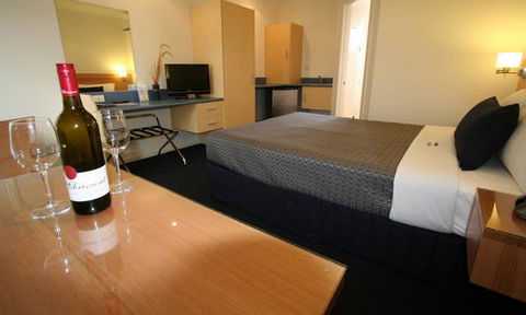Hamilton Town House Motel On Shakespeare - Holiday Find 1