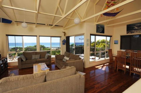 Island Beach Escape - Beachcomber - Holiday Find 3