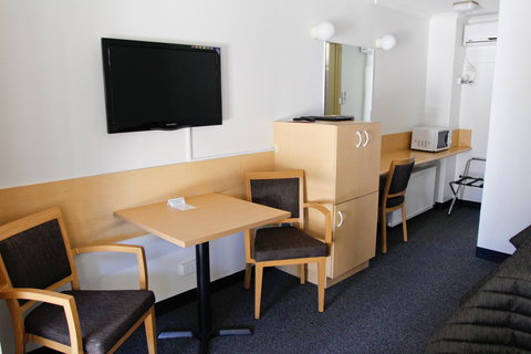 Mid City Motor Inn - Holiday Find 8