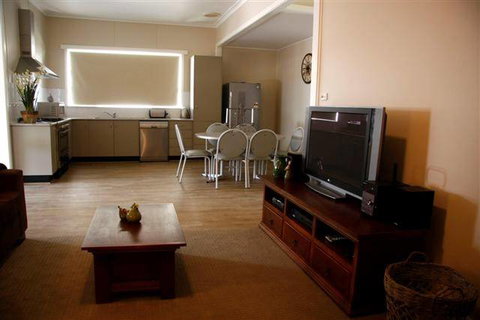 Saltbush Motor Inn - Holiday Find 2