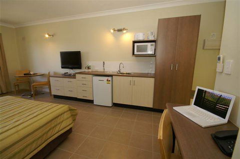 Spinifex Motel & Serviced Apartments - Holiday Find 2