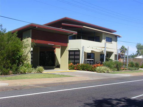 Spinifex Motel & Serviced Apartments - Holiday Find 5