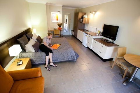 Spinifex Motel & Serviced Apartments - Holiday Find 6