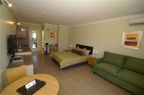 Spinifex Motel & Serviced Apartments - Holiday Find 7