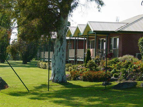 Tenterfield Golf Club And Fairways Lodge - Holiday Find 2