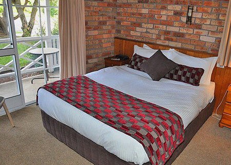 Log Cabin - Holiday Find 1