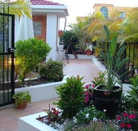 Shaz Maisons Beachside Holiday Apartments - Holiday Find