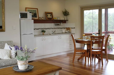 Cosy Cow Farmstay Bed And Breakfast - Holiday Find 3
