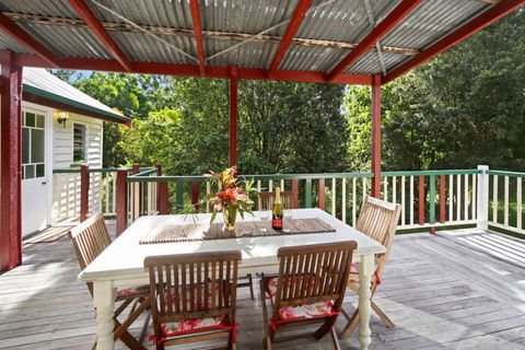 Noosa Avalon Farm Cottages - Holiday Find 4