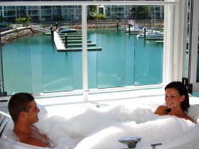 Beachside Magnetic Harbour Apartments - Holiday Find 1