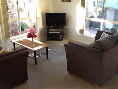 Captain's Quarters Bermagui - Holiday Find 4