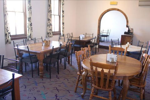 Courthouse Hotel Boorowa - Holiday Find 8