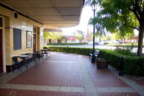 Courthouse Hotel Boorowa - Holiday Find 10