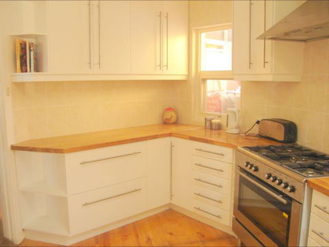 Christies Cottage For Holidays And Relocations. - Holiday Find 3