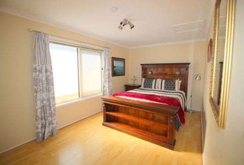 Christies Cottage For Holidays And Relocations. - Holiday Find 20
