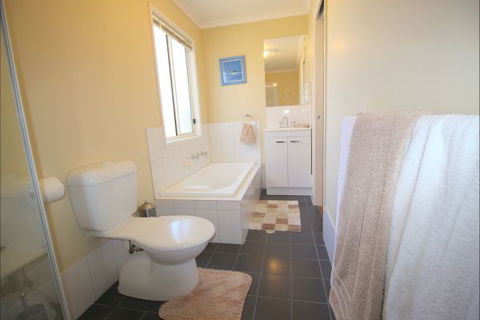 Christies Cottage For Holidays And Relocations. - Holiday Find 25