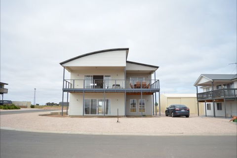 BayHaven - Holiday Find 132