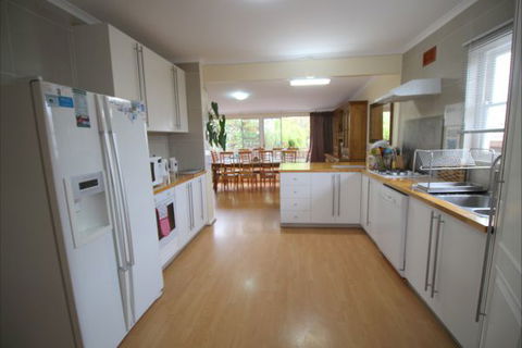 Christies Cottage For Holidays And Relocations. - Holiday Find 13