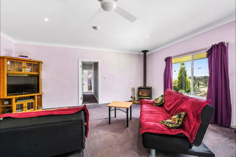 Fensom's Holiday Home - Holiday Find 11