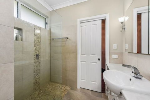 Fensom's Holiday Home - Holiday Find 13