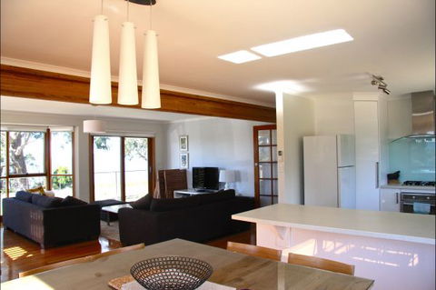 Darlington Beach House @ Spring Beach - Holiday Find 0