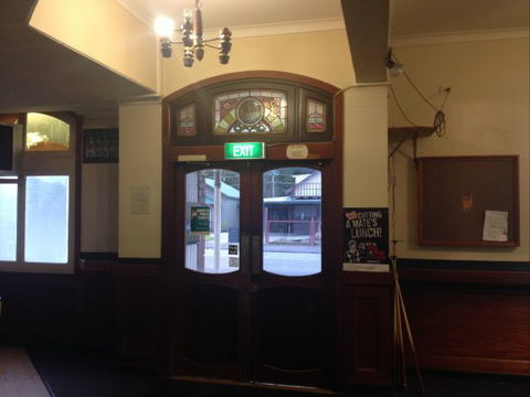 Cecil Hotel Zeehan - Holiday Find 3